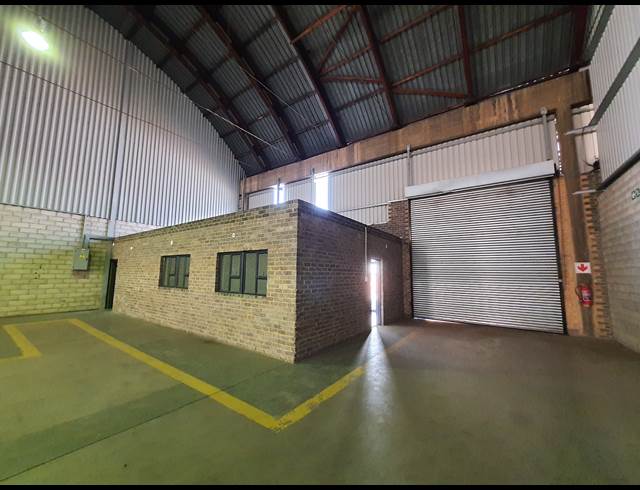 490M² WAREHOUSE TO LET IN DRIEHOEK