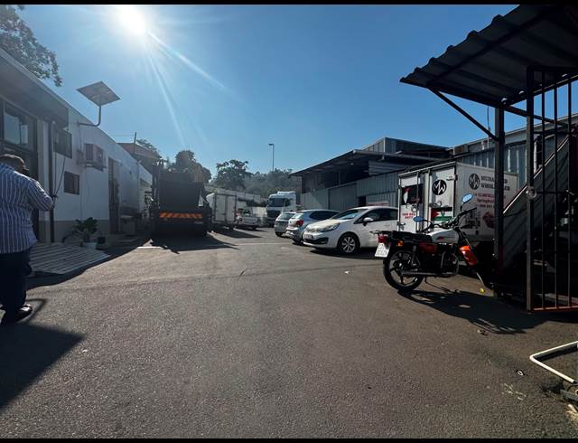 1,100M² WAREHOUSE TO LET IN SPRINGFIELD PARK