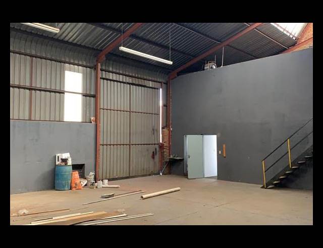 264M² WAREHOUSE TO LET IN ANDERBOLT