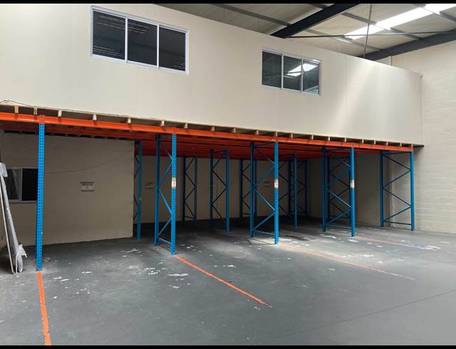 280M² WAREHOUSE TO LET IN WESTLAKE