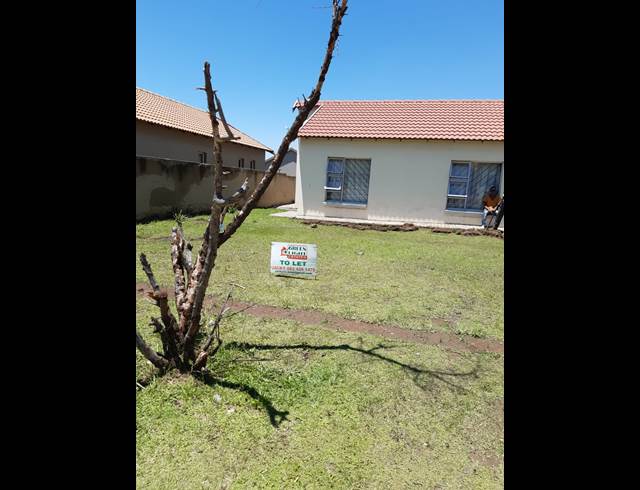 2 bed property to rent in SHARON PARK, EXT 1