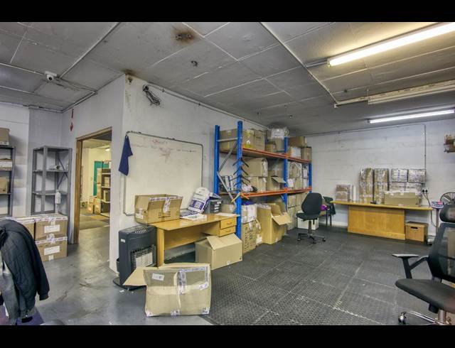 2,100M² WAREHOUSE TO LET IN WYNBERG
