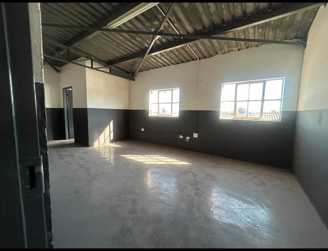 176M² WAREHOUSE TO LET IN SEBENZA
