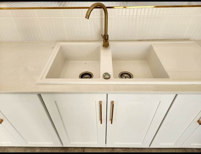 4 bed property to rent in BERGVLIET