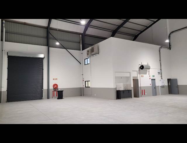 964M² WAREHOUSE TO LET IN STIKLAND INDUSTRIAL