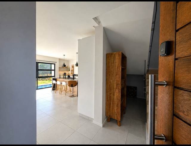 3 BEDROOM TOWNHOUSE TO LET IN PALM LAKES ESTATE