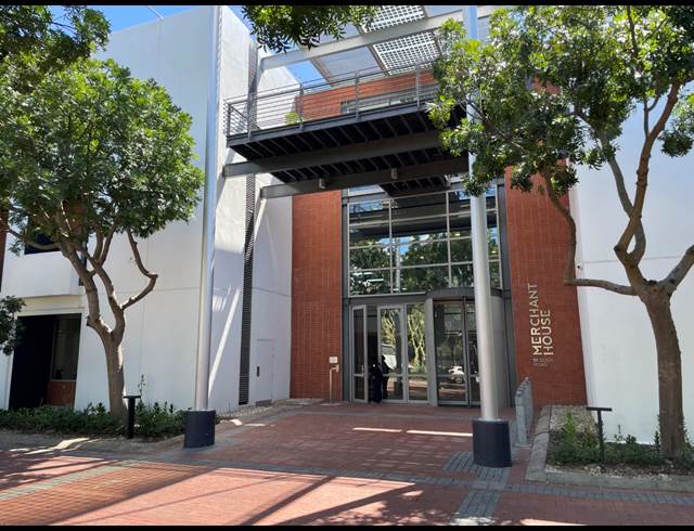 260M² OFFICE TO LET IN WATERFRONT