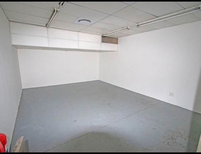 1,000M² SHOWROOM TO LET IN BRYANSTON