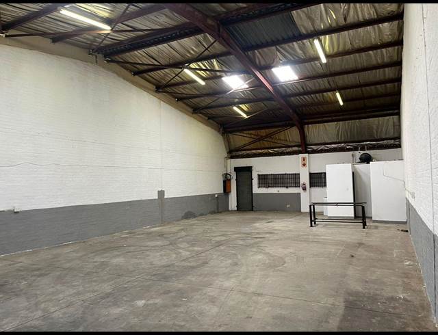 193M² WAREHOUSE TO LET IN CROWN