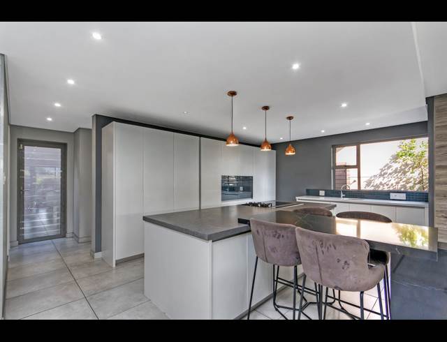 6 BEDROOM CLUSTER TO LET IN MORNINGSIDE