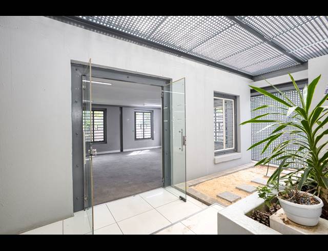 312M² OFFICE RENTED IN ORCHARDS