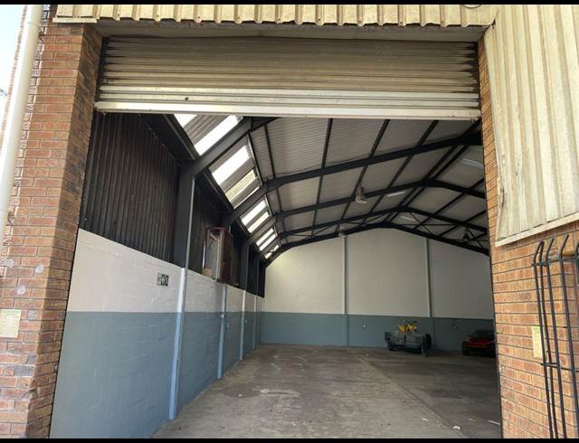 425M² WAREHOUSE RENTED IN STIKLAND INDUSTRIAL