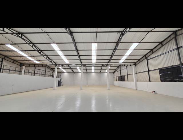 1,094M² WAREHOUSE TO LET IN COSMO BUSINESS PARK
