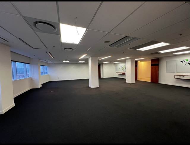 1,010M² OFFICE TO LET IN CAPE TOWN CITY CENTRE