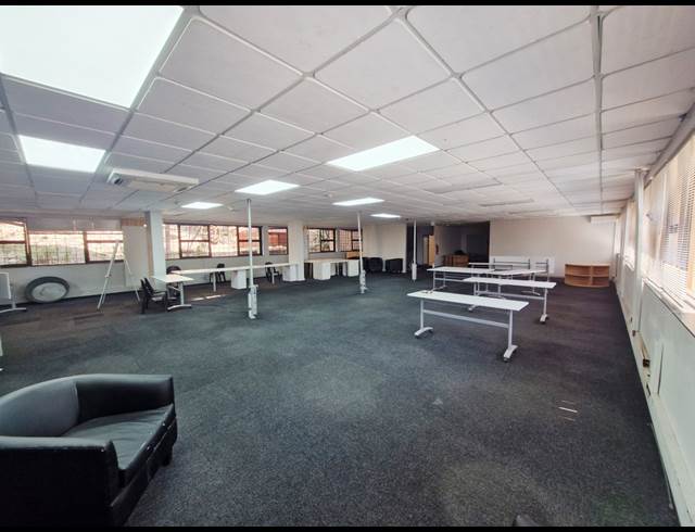 130M² OFFICE TO LET IN HOUGHTON ESTATE
