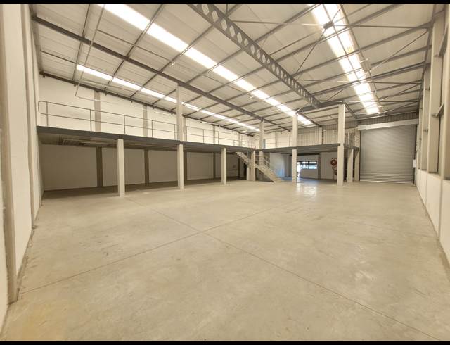 608M² WAREHOUSE TO LET IN STIKLAND INDUSTRIAL