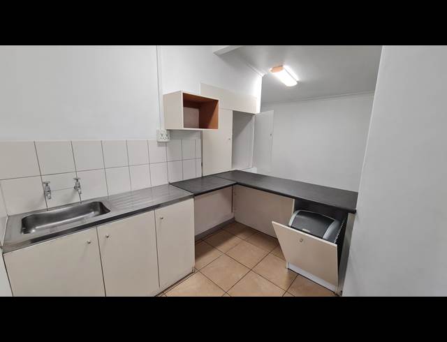 105M² OFFICE TO LET IN PINELANDS