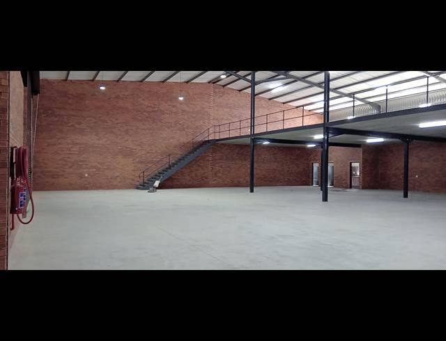 1,162M² WAREHOUSE TO LET IN ORMONDE