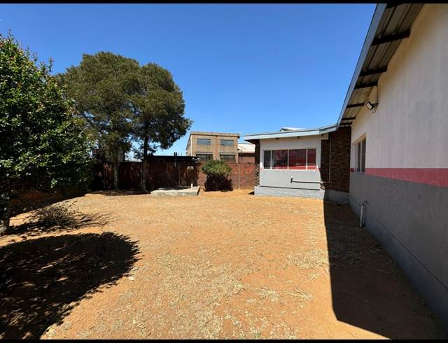 2,000M² INDUSTRIAL YARD TO LET IN CHAMDOR