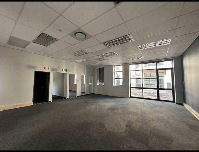 130.70M² OFFICE TO LET IN ECO PARK ESTATE