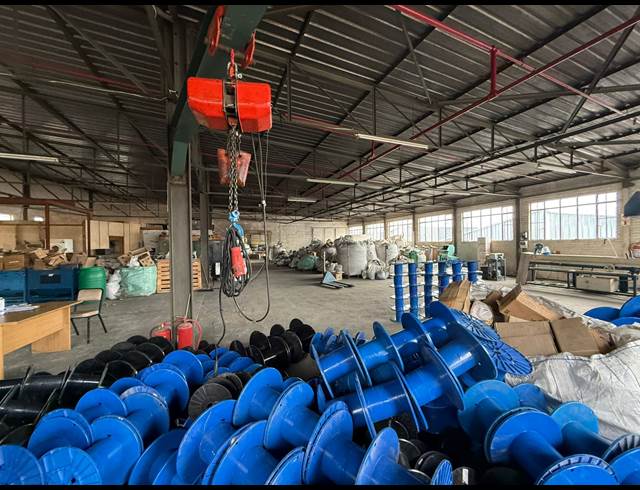 1,400M² BUILDING TO LET IN CROESUS