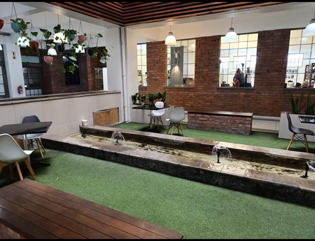 BUSINESS PROPERTY TO RENT IN WOODSTOCK