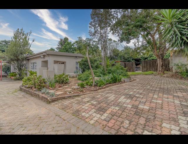 4 BEDROOM FREEHOLD RENTED IN FONTAINEBLEAU