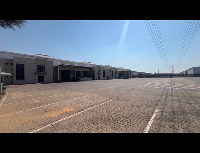 4,989.10M² WAREHOUSE TO LET IN GOSFORTH PARK