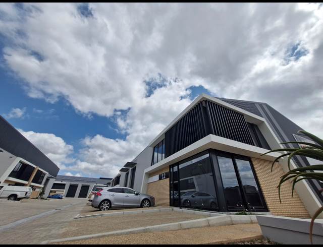 565M² WAREHOUSE TO LET IN STIKLAND INDUSTRIAL