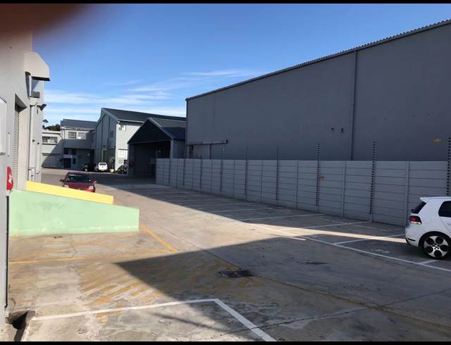 228M² WAREHOUSE TO LET IN KENSINGTON