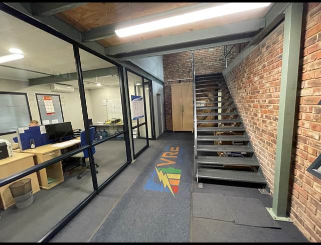 380M² BUSINESS TO LET IN HUGHES