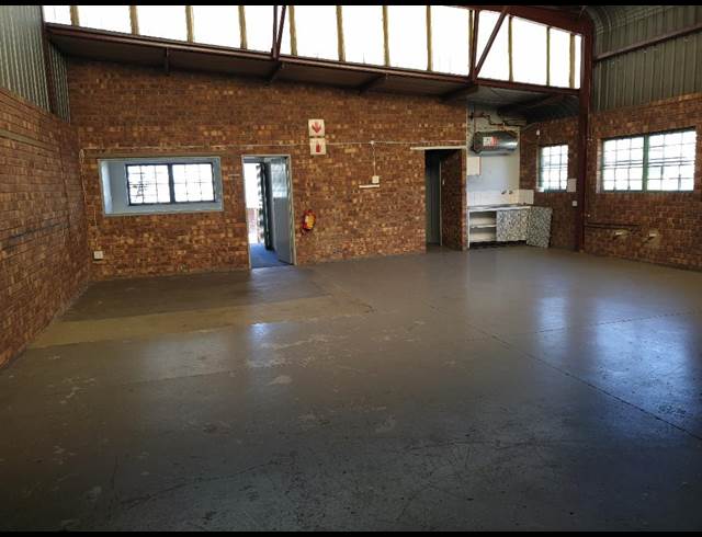 128M² WAREHOUSE TO LET IN WADEVILLE