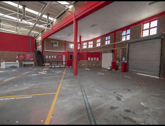 1,161M² WAREHOUSE TO LET IN FONTAINEBLEAU
