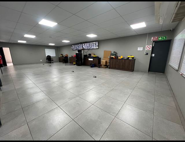2,866M² WAREHOUSE TO LET IN KNOPJESLAAGTE