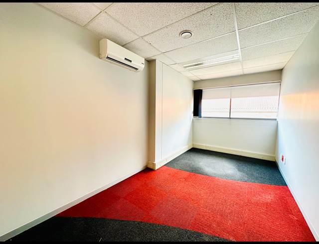 325.90M² OFFICE TO LET IN WOODMEAD