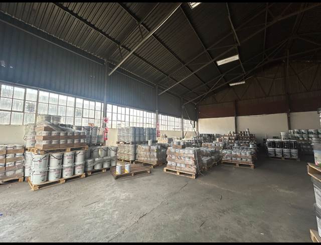 300M² WAREHOUSE TO LET IN INDUSTRIA WEST
