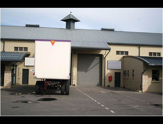 275M² FACTORY TO LET IN ATLAS GARDENS