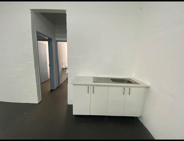 450M² BUSINESS TO LET IN PAARDEN EILAND