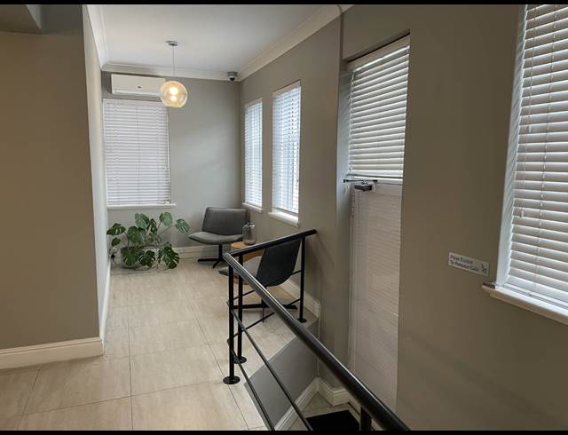 73M² OFFICE TO LET IN GARDENS