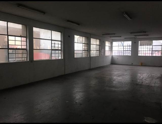 300M² WAREHOUSE TO LET IN KEW