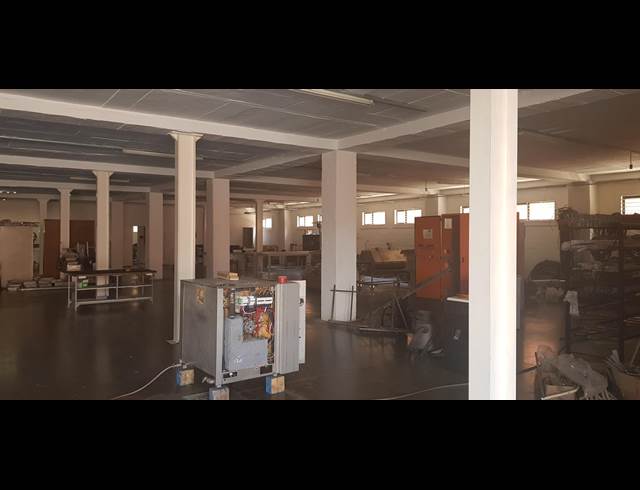 1,600M² WAREHOUSE TO LET IN TUNNEY