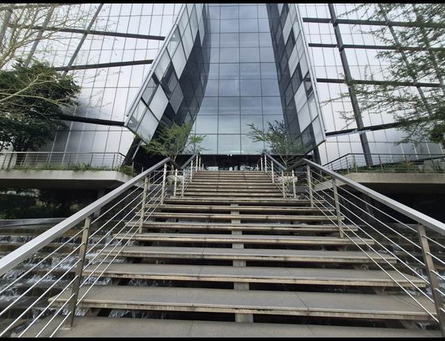 1,752M² OFFICE TO LET IN SANDHURST