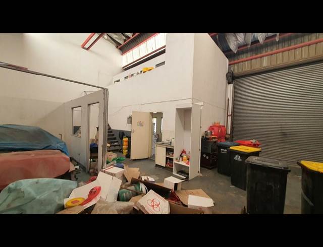 140M² WAREHOUSE TO LET IN JET PARK
