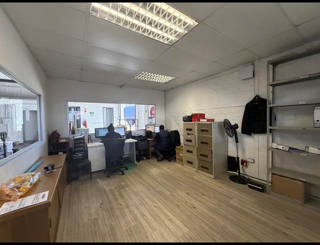 1,522M² WAREHOUSE TO LET IN BEACONVALE