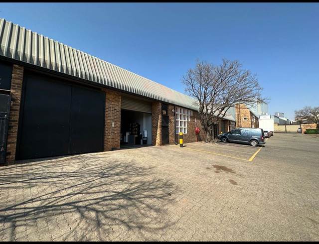 193M² WAREHOUSE TO LET IN CROWN