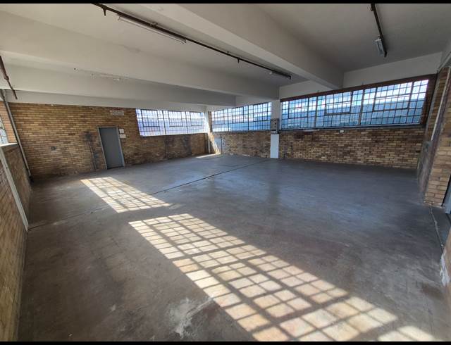 926M² WAREHOUSE TO LET IN BENROSE