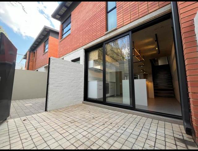 3 BEDROOM PROPERTY TO RENT IN MENLO PARK