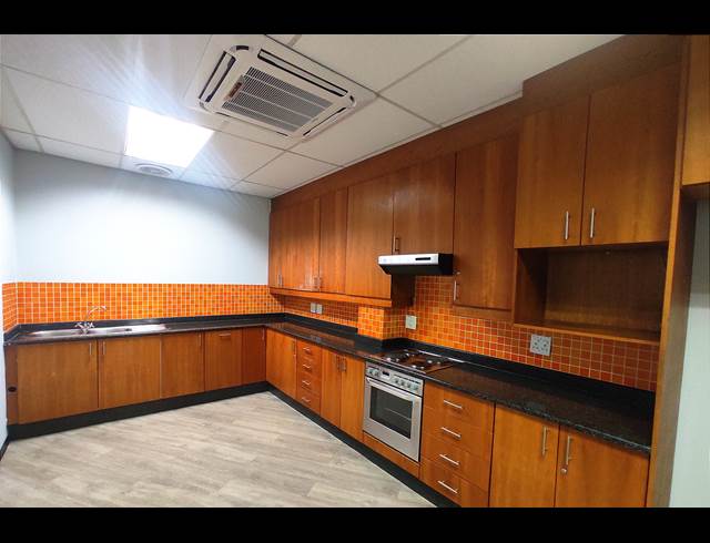 586M² OFFICE TO LET IN BRYANSTON