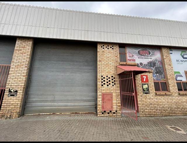 218M² WAREHOUSE TO LET IN JET PARK
