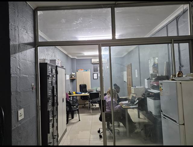 290M² MINI FACTORY TO LET IN PHOENIX INDUSTRIAL